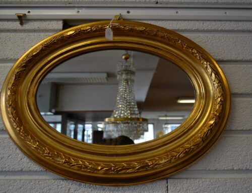Liten oval 1800-tals spegel