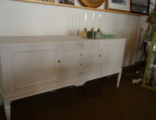 Sideboard gustavianskstil ljusgrått