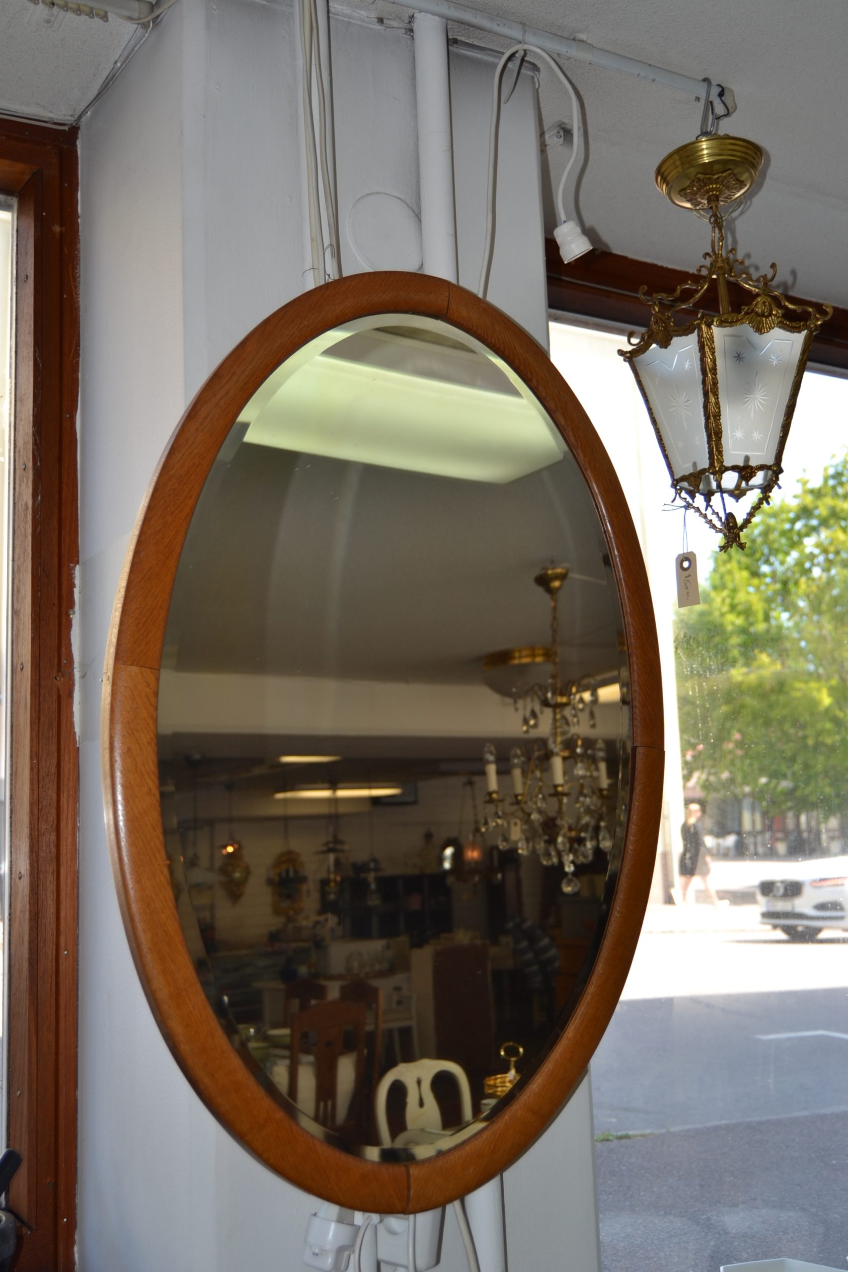 Oval spegel fasettslipat trä