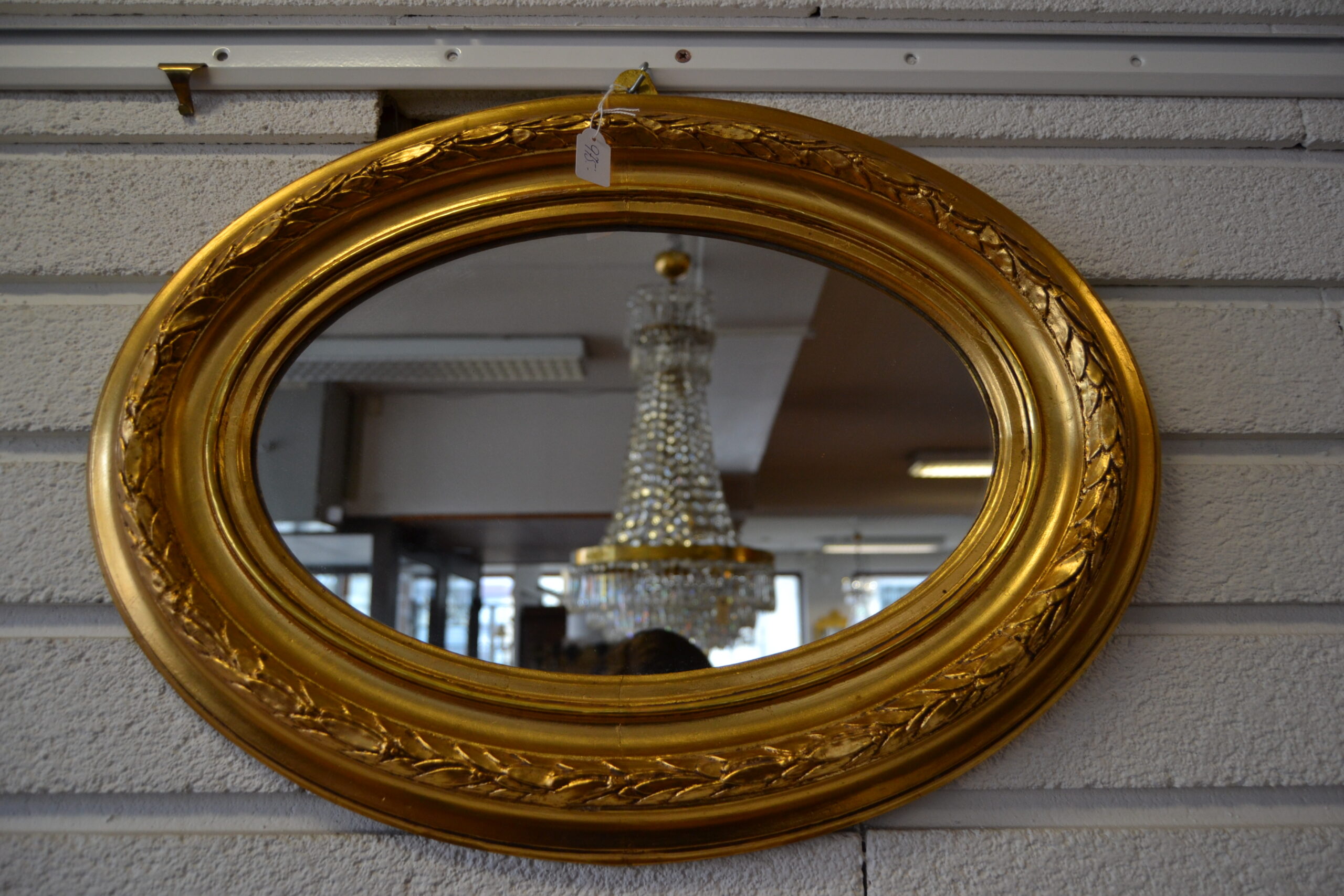 Liten oval 1800-tals spegel